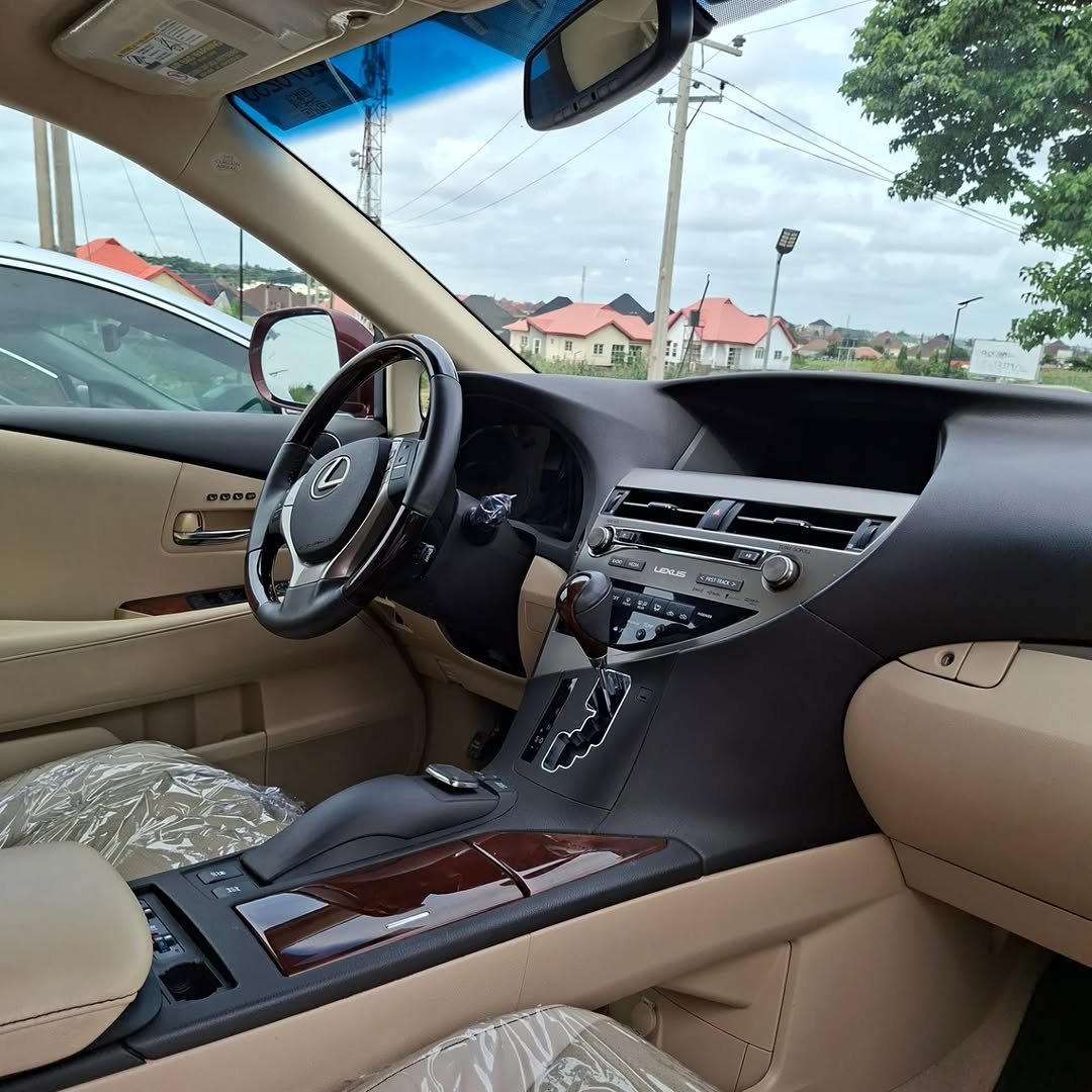 Spacious 5-Bedroom Duplex with Cinema & Pool in VGC