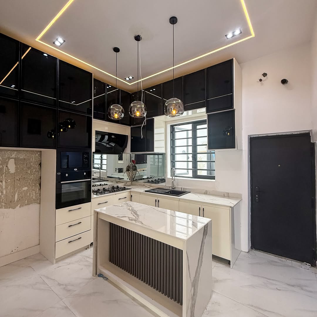 5-Bedroom Haven in Chevron: Luxury, Space & BQ