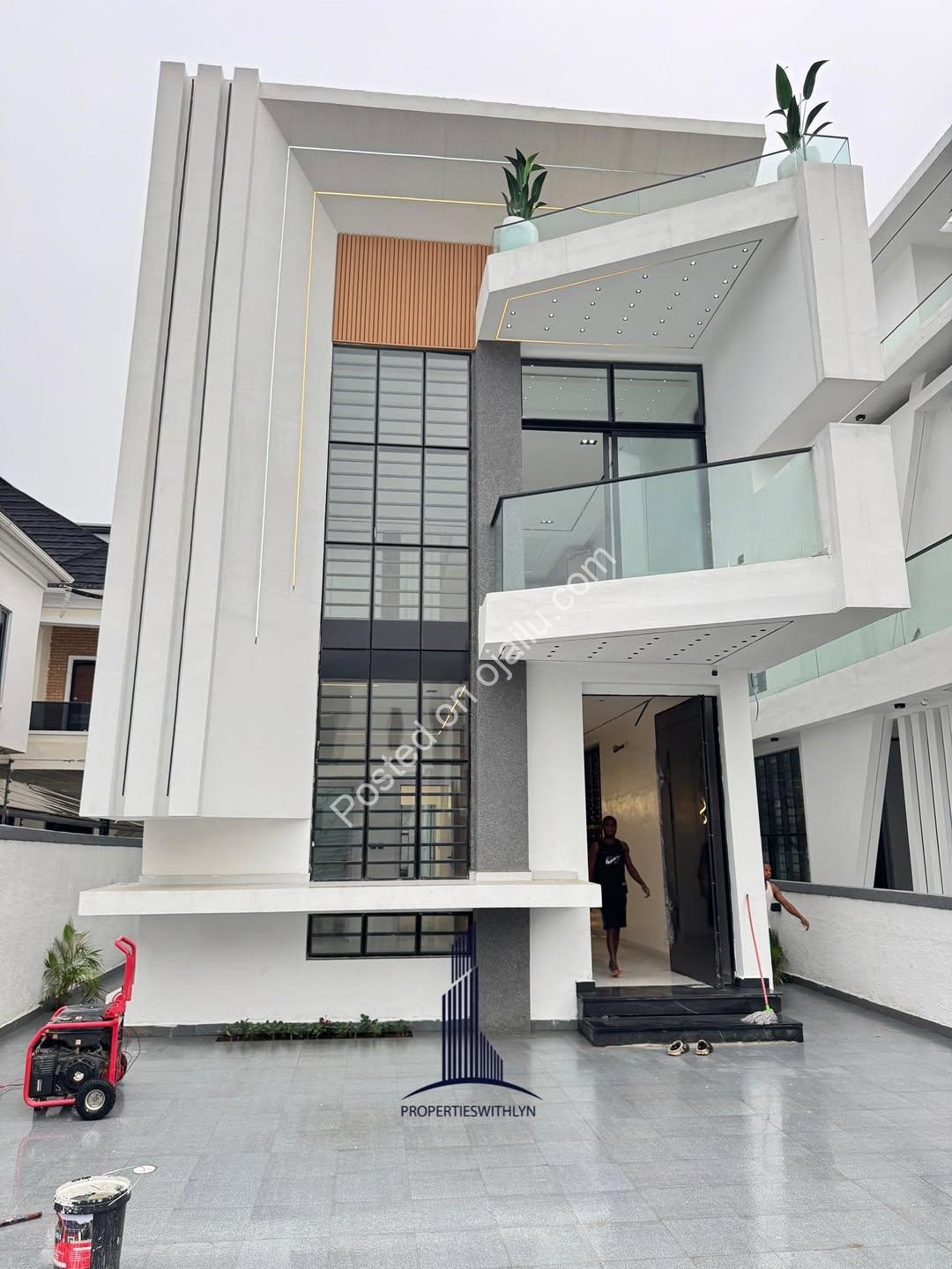 Lekki’s Ultimate 5-Bed Haven with Private Pool