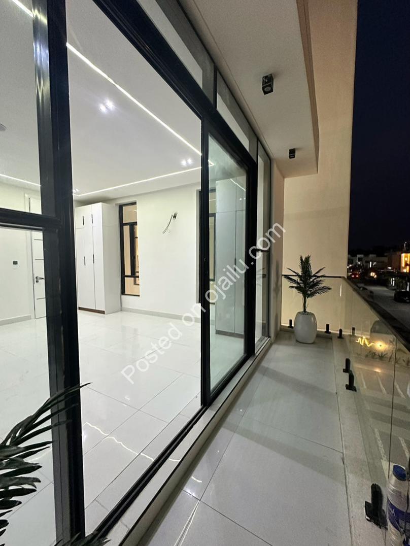 Elegant Family Sanctuary in Chevron with Pool & Gym