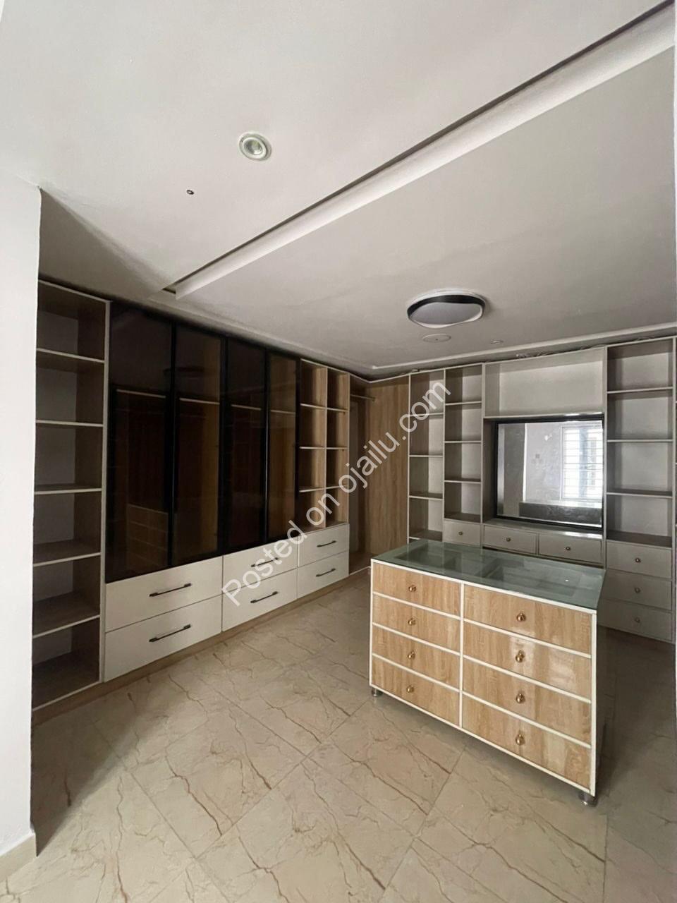 Exclusive 5-Bedroom Duplex with Cinema & Pool in Lekki