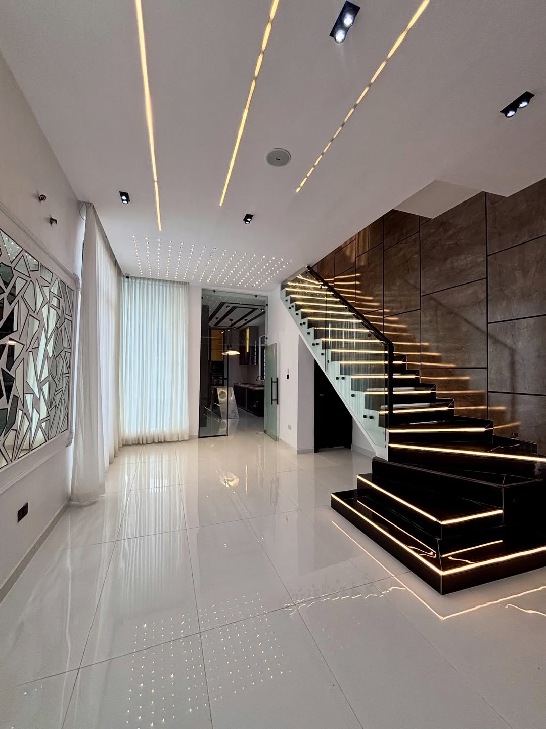 5-Bedroom Haven in Ikota: Your Dream Duplex Awaits